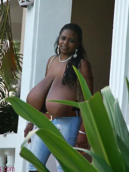 Ebony amateur chick huge