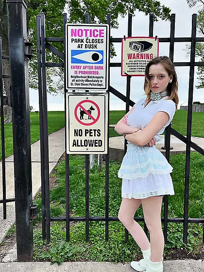 unoangryone white top