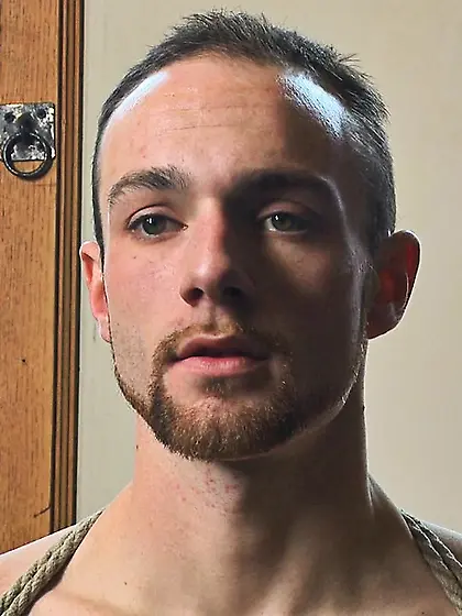 Tied hunk sucks huge