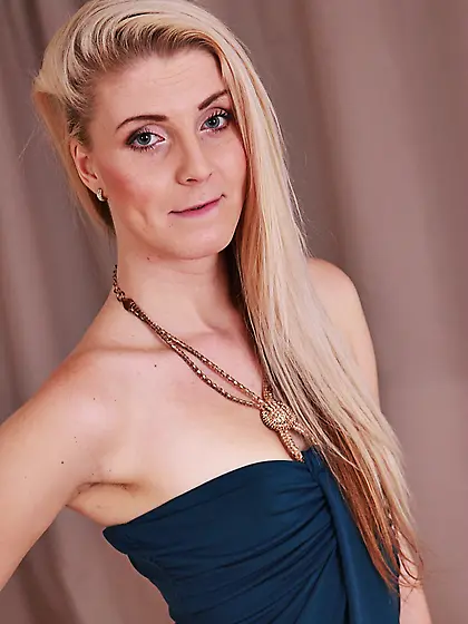 Posing blonde first time