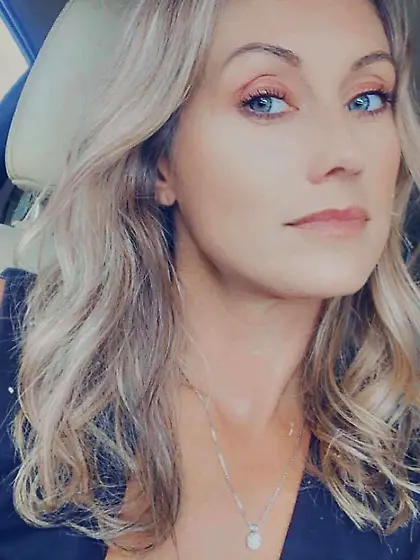 Amylia flashes then masturbates at mardi gras