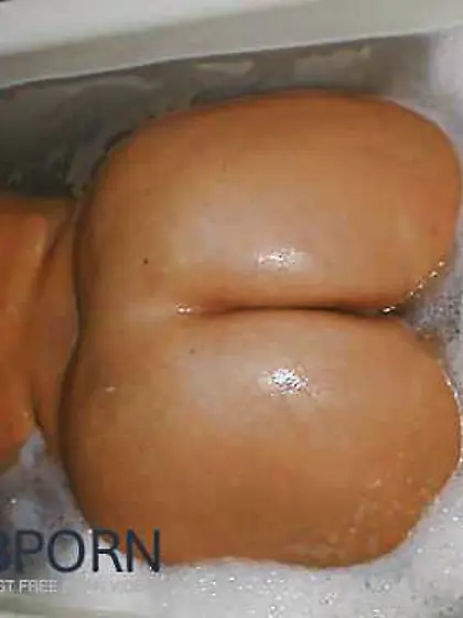 Phat white butts who wants some? yum