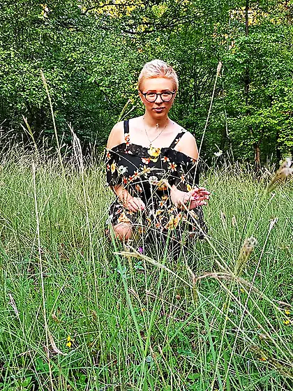 Bisexual teen green eyes girl