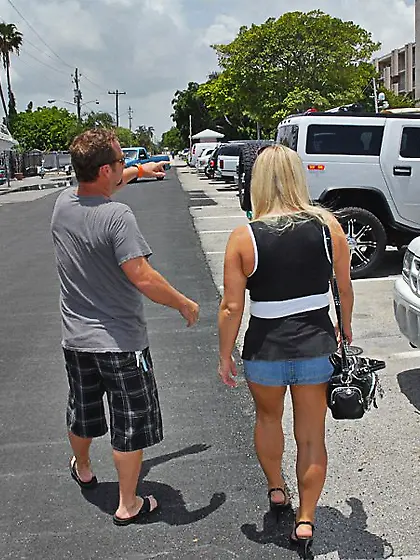 Rachel Love strips her clothes on the bed and gets her muff nail