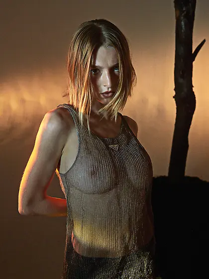 stunning doll hunter keeps getting sexier