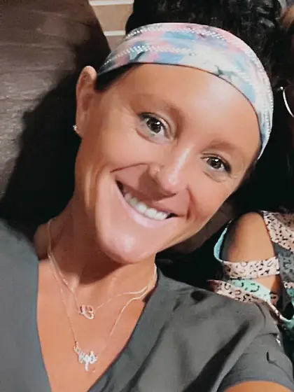 Cute Courtney wanted to show her tits for GGW