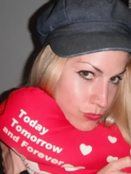 Blonde Iris Striptease.