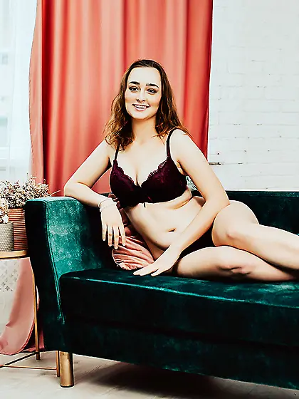 19yo green eyes girl