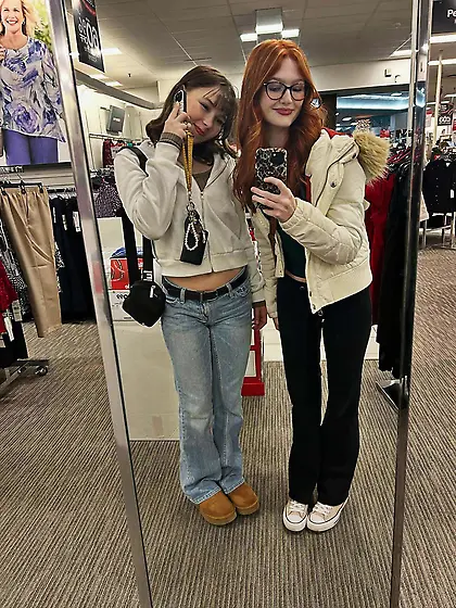 Girls From Threads Dez. 25