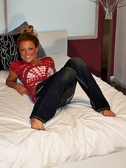 Cute blonde babe Meet Madden shows her nice figure as she poses