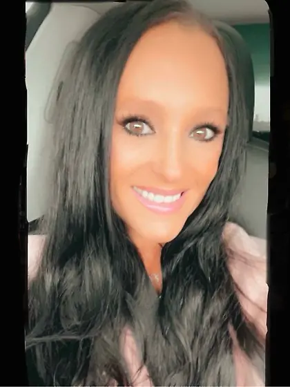 Cute Courtney wanted to show her tits for GGW