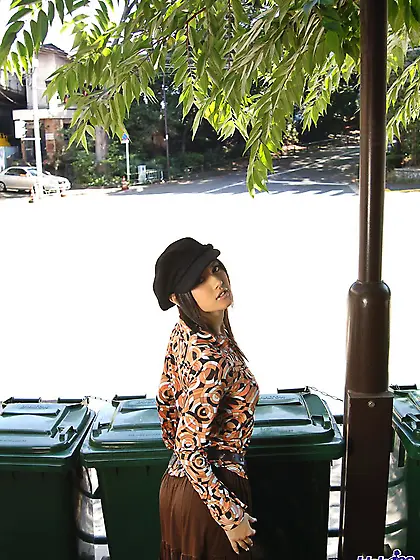 Having woken up in the morning this little Asian slut Maria Ozaw