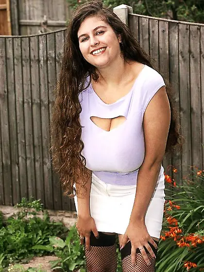 Striptease exhibitionist denise davies