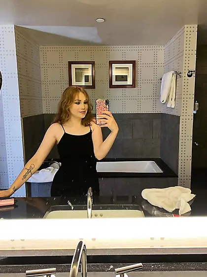 19 year old Haylee 420 slut hook up.