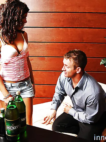 First date continued with sex between boy and chick in the hotel