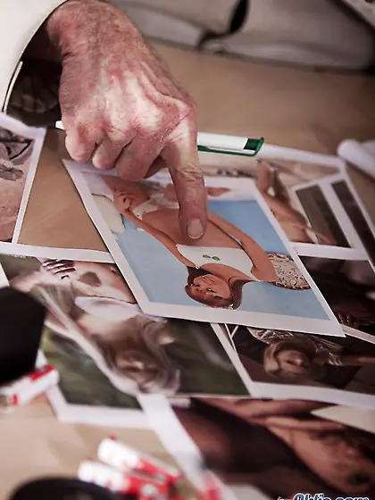 Leggy teen gives lip service to hung old...