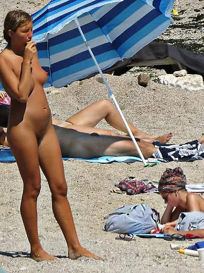 Nudist girl exposed by voyeur camera