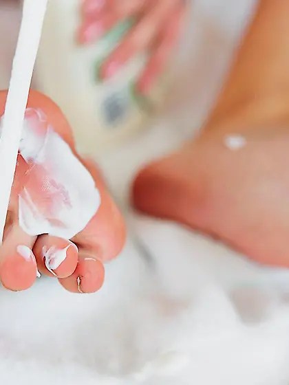 Busty blonde Xo Gisele is working her tiny cute feet over the di