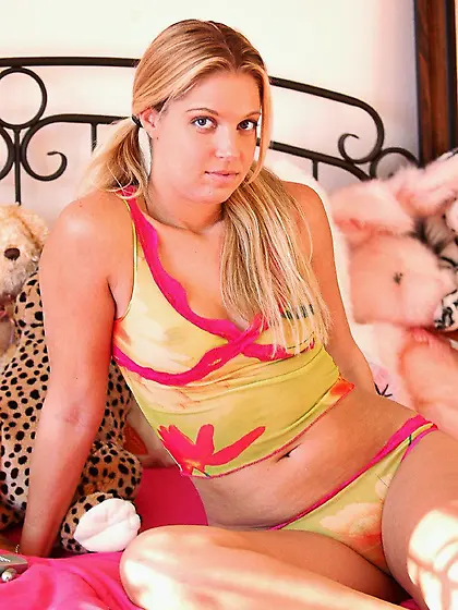 Fair haired chickie Hollie Stevens unveils her fat lipped pussy