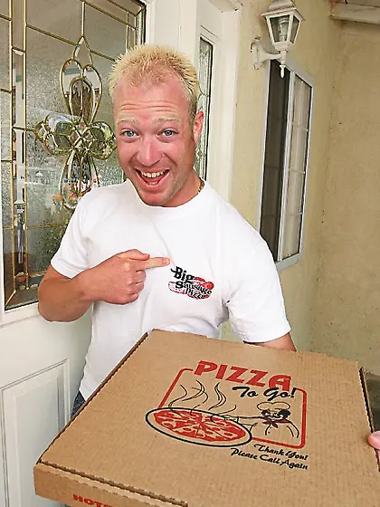 Kelly Tyler takes her sexy dress for pizza delivery dude and get