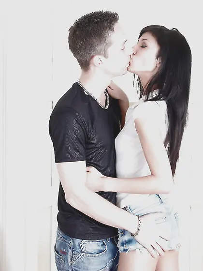 Peaches' brunette beauty stands out in amateur hardcore fuck