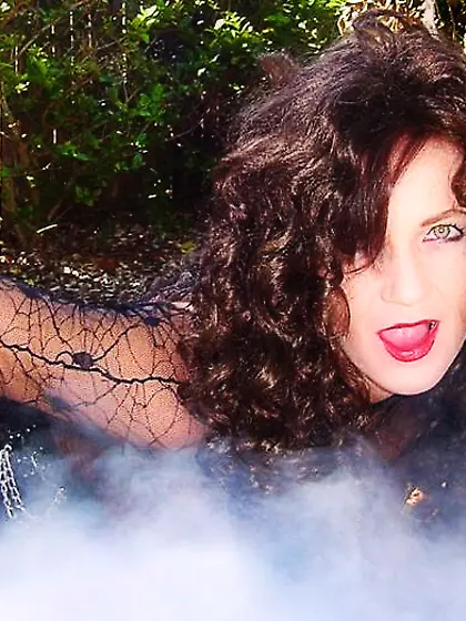 Deauxma strips her classy black lingerie off and shows us her am