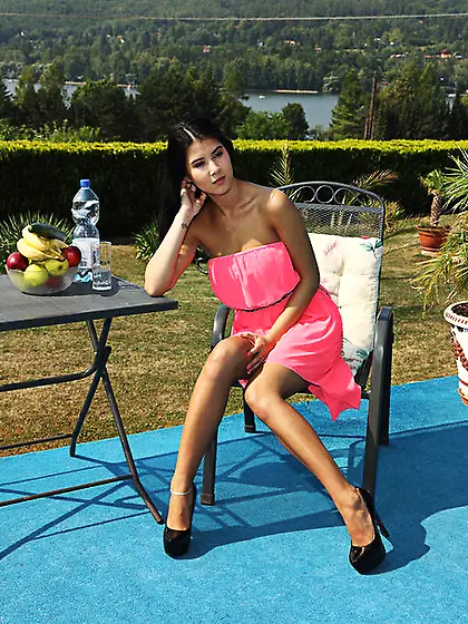 Dirty outdoor pussy stretching