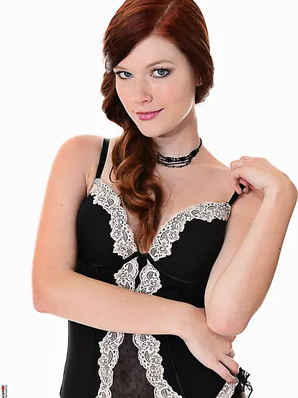 Lingerie girl Mia Sollis is posing before cam shyly covering nud