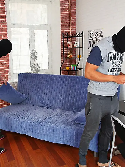 Lovely babe didn’t expect to get drilled by two robbers and rece