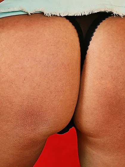 Lewd brunette Melissa Ria gets her naughty mouth and sweet pussy