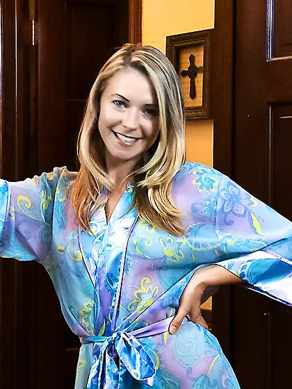 American horny milf seduces lesbian