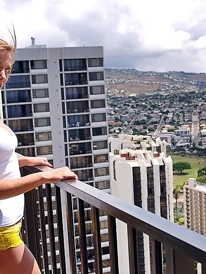 19 yo Carli Banks public nudity