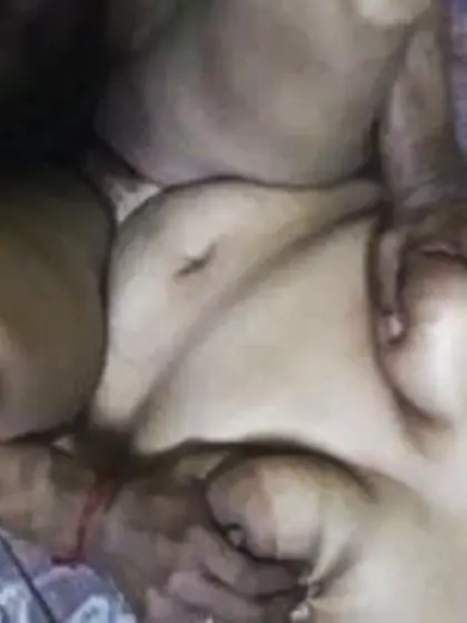 Desi Hot Wife sharing photos