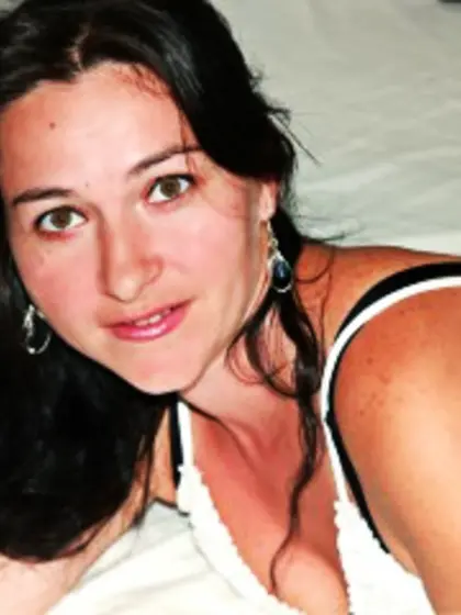 Brunette olivia perform cameltoe