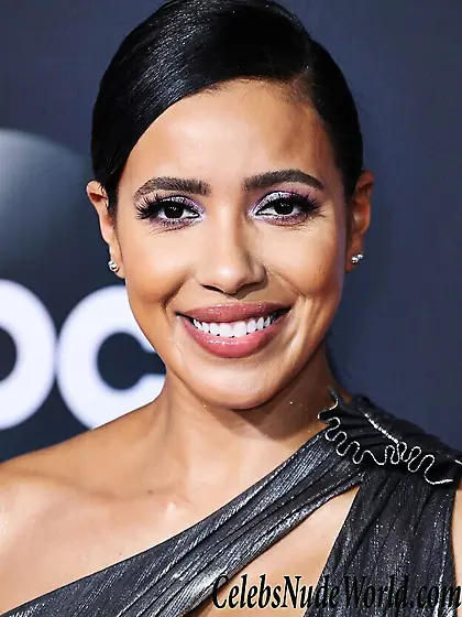 Julissa Bermúdez Cleavage