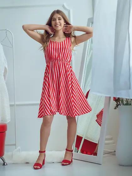 Perfectly naughty young girl teasing with that naked bubble butt