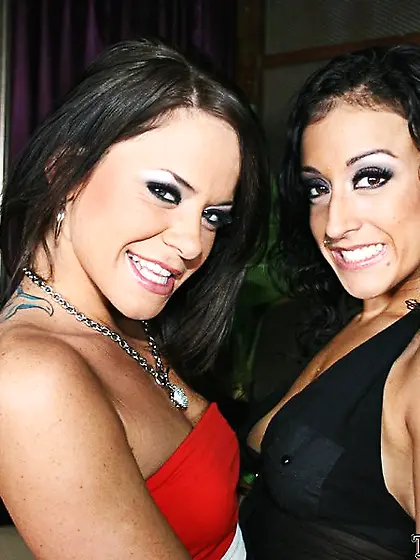 Hot Ricki White and busty Savannah Stern making a threesome sex