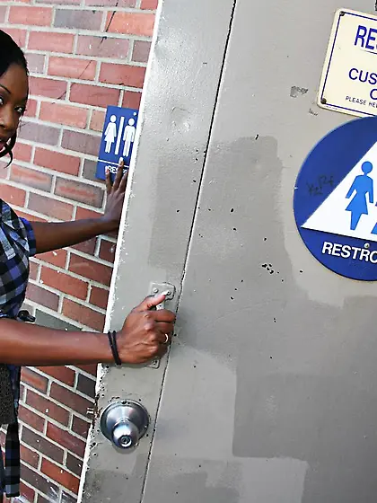 Black babe Aryana Starr loses her lingerie and clothes for inter