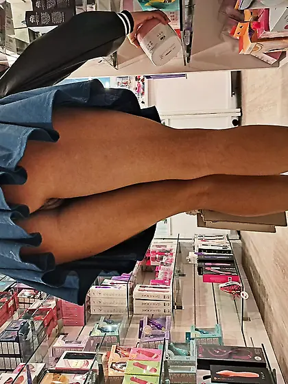 Shopping on skirt without panties on