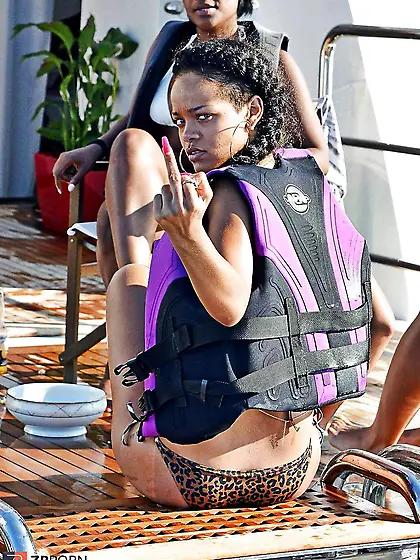 I want Rihanna to put her frigs in my bum