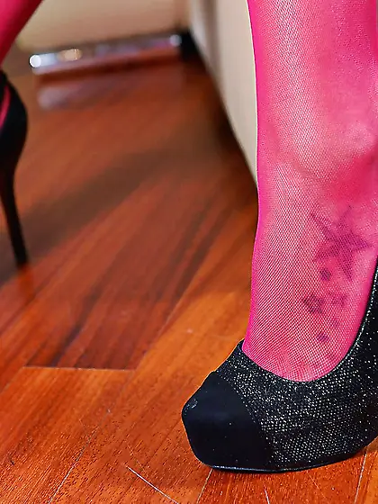 Kinky beautiful feet