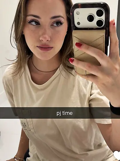 Ugly Snapchat whore with a badunk