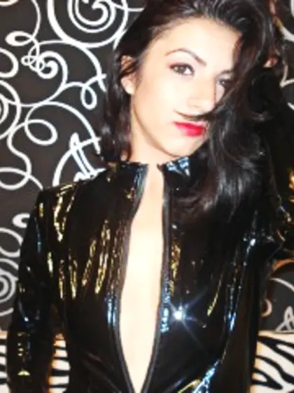 Brunette 1whorespanked perform anal