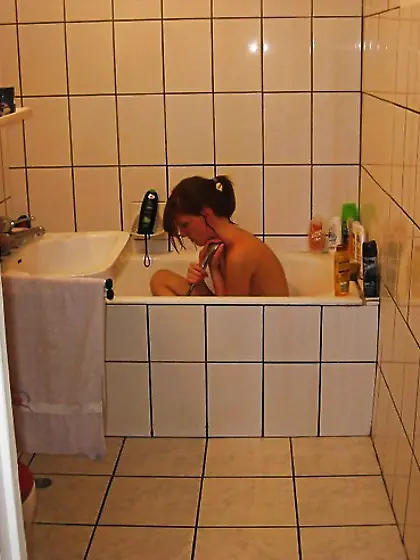 Who has more? Wer hat mehr von ihr ?