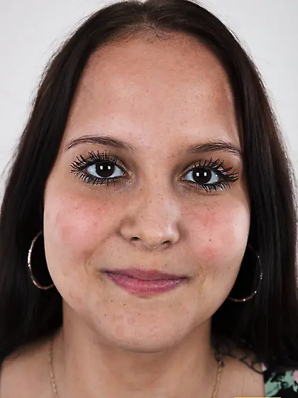 Incredible close-ups of the meaty pussy of this horny amateur