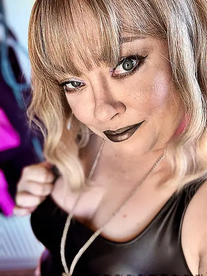 Tina Snua Selfies #67