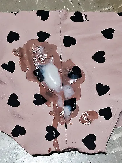 Came on my girlfriend's panties