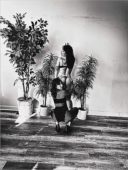 Naughty Twins: Sophie & Sis