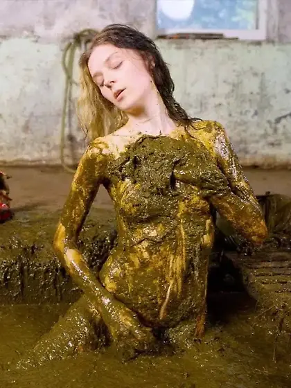 Maria Anjel in manure