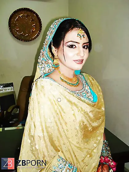 Sweet Muslim mummies five,  Who Would You pound?